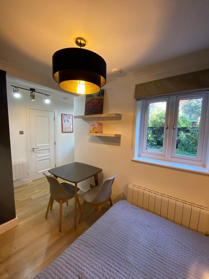 Stylish 1-Bed Studio London Exterior photo