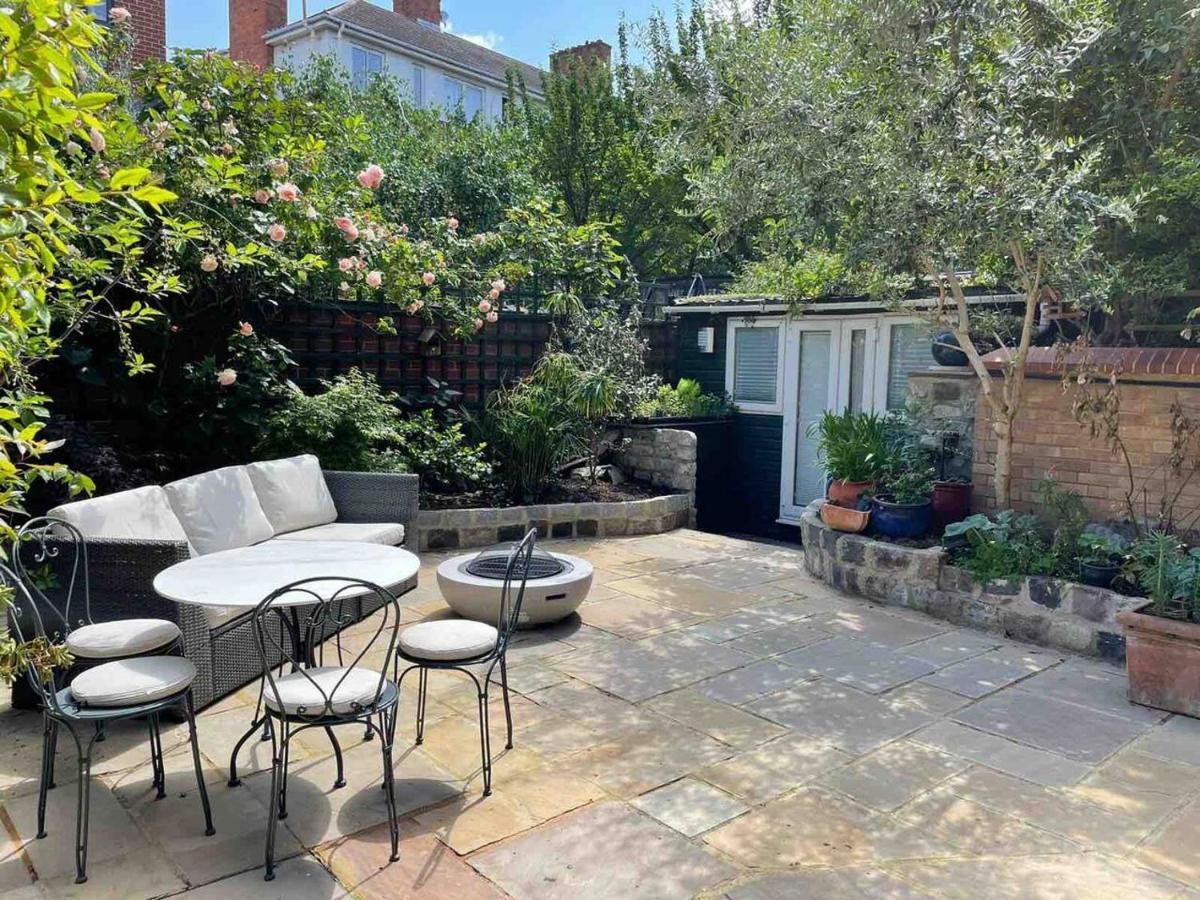 Stylish 1-Bed Studio London Exterior photo